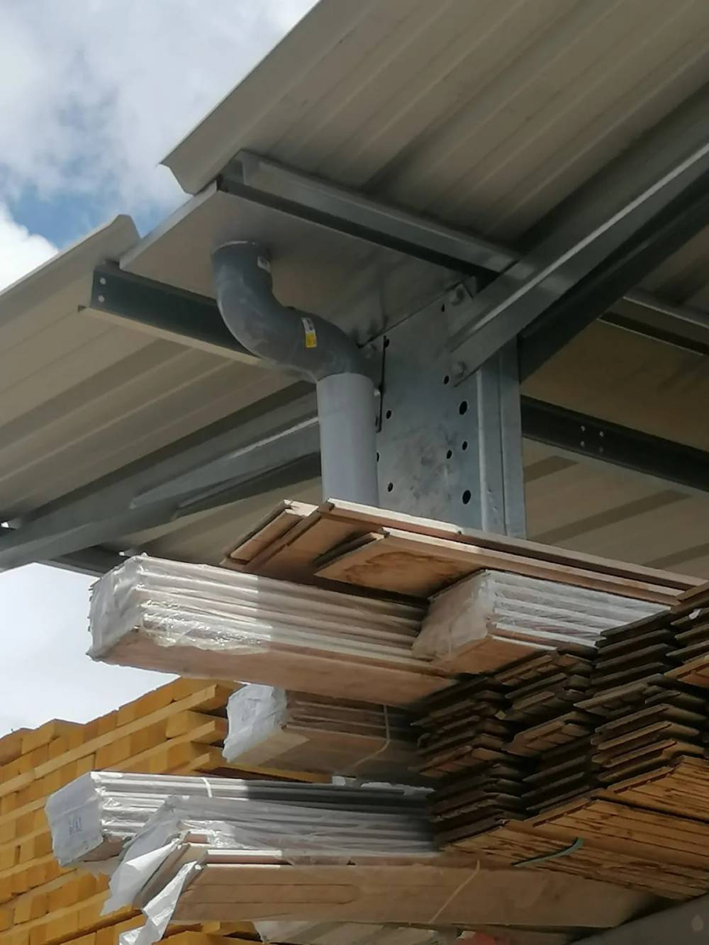 Rayonnage cantilever extérieur